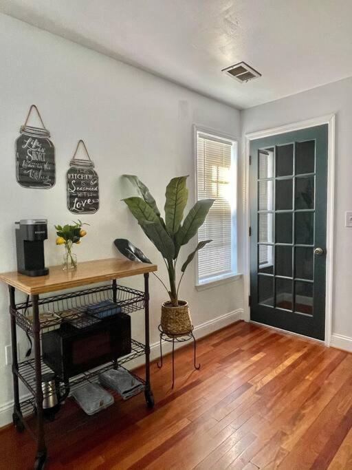 Brand New, Cozy, Modern, One-Bedroom Apartment Falls Church Eksteriør billede